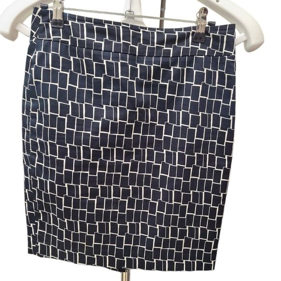 Ann Taylor Dresses & Skirts - Ann Taylor Geometric Print Pencil Skirt size 0P